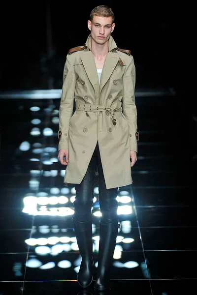 Look 3